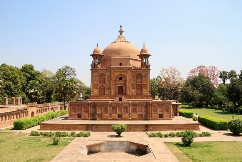 Attraction Lukarganj